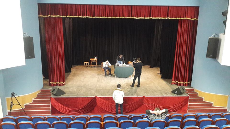 На Малой сцене криворожского гортеатра идет репетиция пьесы "Подземное поднебесье" 