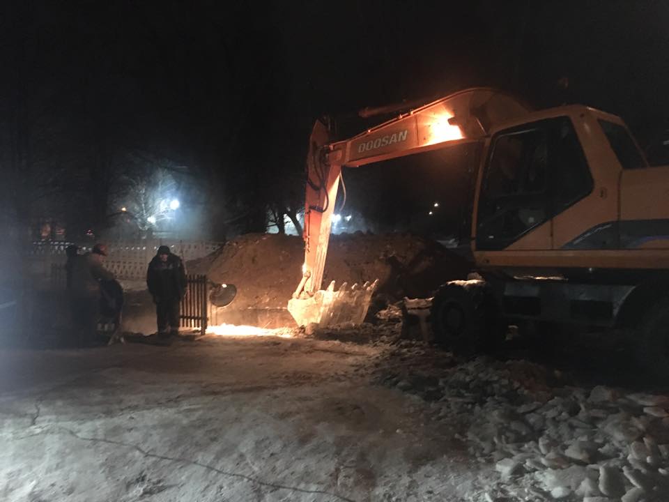 Ликвидация аварии на теплотрассе в Покровском районе 