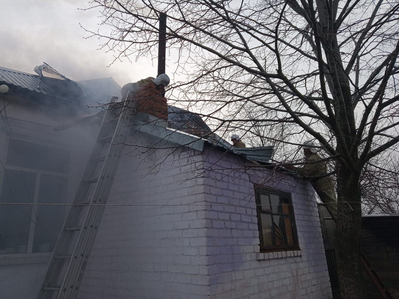 Пожар на крыше детского сада в селе Петрово
