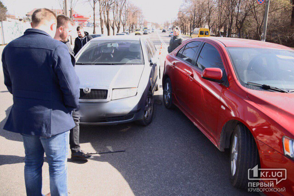 Авария в районе остановки улица Филатова. Фото 1KR