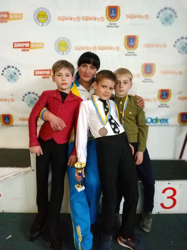 Людмила Георгиевна со своими воспитанниками-победителями