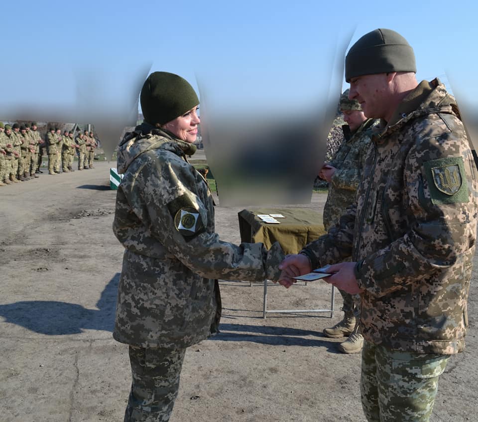 Награды вручал командир 17-й танковой бригады