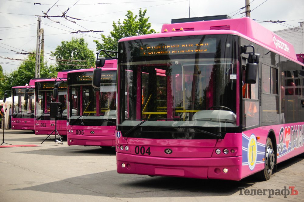 «Богдан Т-901.17» - 18,95 метровый, сочлененный, низкопольный, 4-дверный троллейбус на 187 пассажиров (из них 50 мест для сидения), с колесной формулой 6х4 с асинхронными двигателями переменного тока