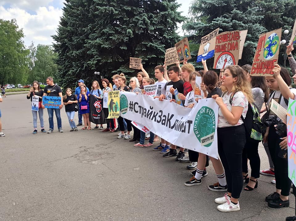 Школьники и студенты Кривого Рога вышли на международную акцию 