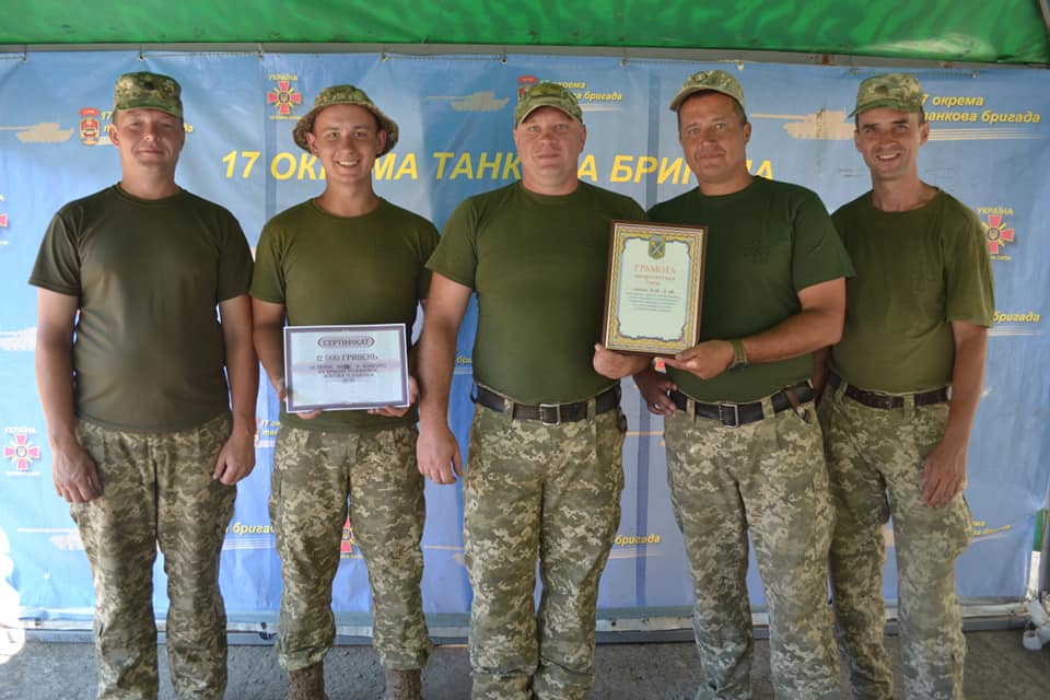 Криворожане получили сертификат на 12 000 гривен и грамоту за 1 место 