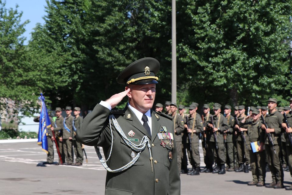 Командир Александр Аленин поздравил гвардейцев 