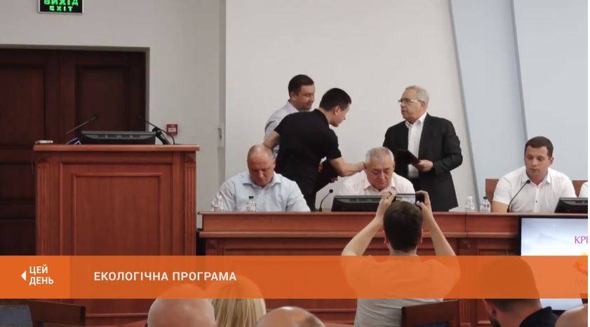 О. Бондаренко, А.Скакальский и Ю. Вилкул в момент подписания Меморандума о сотрудничестве 