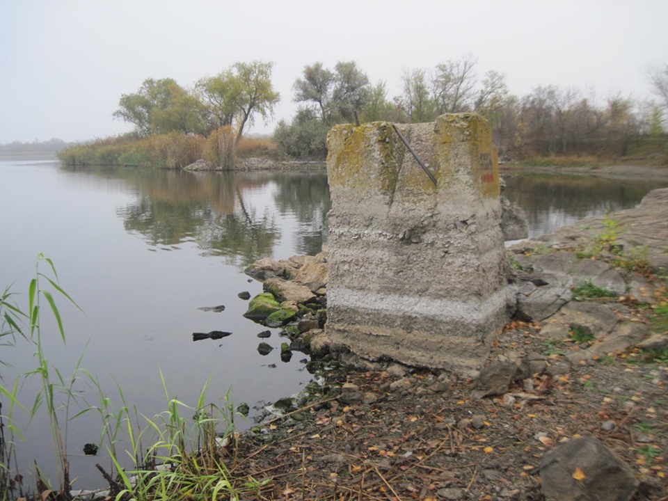 Река Ингулец, Карачуновское водохранилище. За месяц вода "упала" как минимум на 30 см