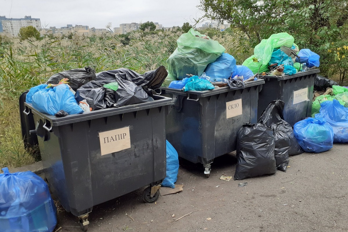 Экологи оказали пример раздельного сбора мусора.
