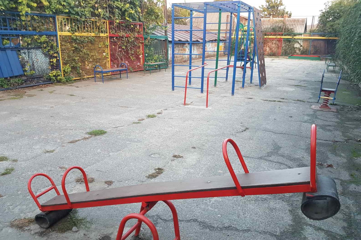 Детская площадка не для детских игр.