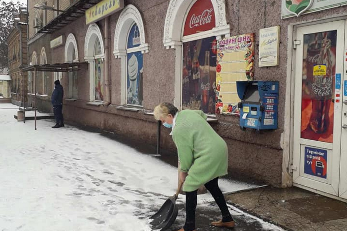 Следят и за территрией, прилегающей к объектам бизнеса.