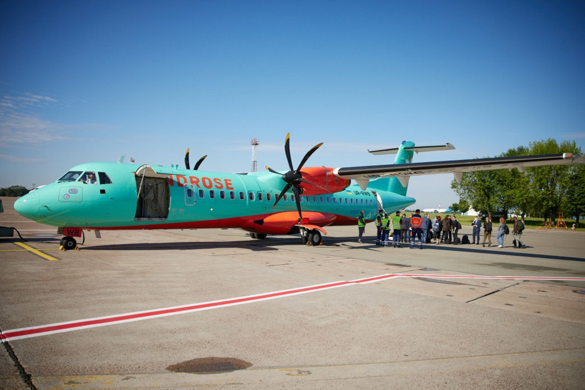 Первый авиарейс по маршруту "Киев-Кривой Рог" приземлился в криворожском аэропорту. 