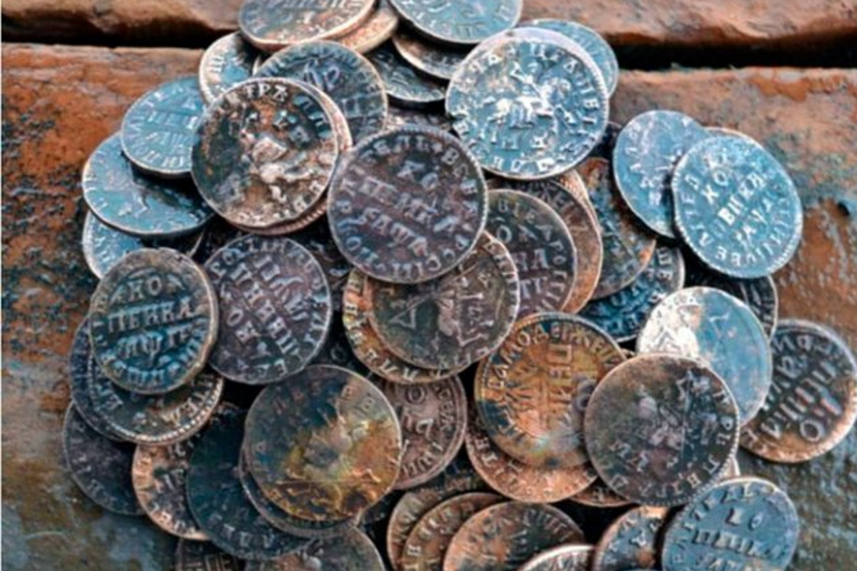 Находки нижний новгород. Находки клада монет. Старинные монеты. Монетный клад. Старинные монеты клад.