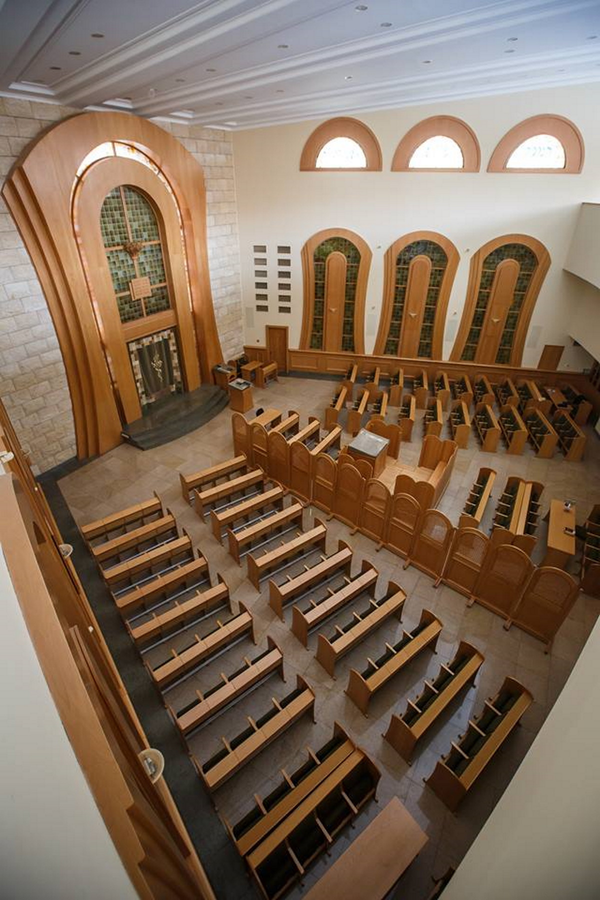 Интерьер синагоги. Вид с балкона.