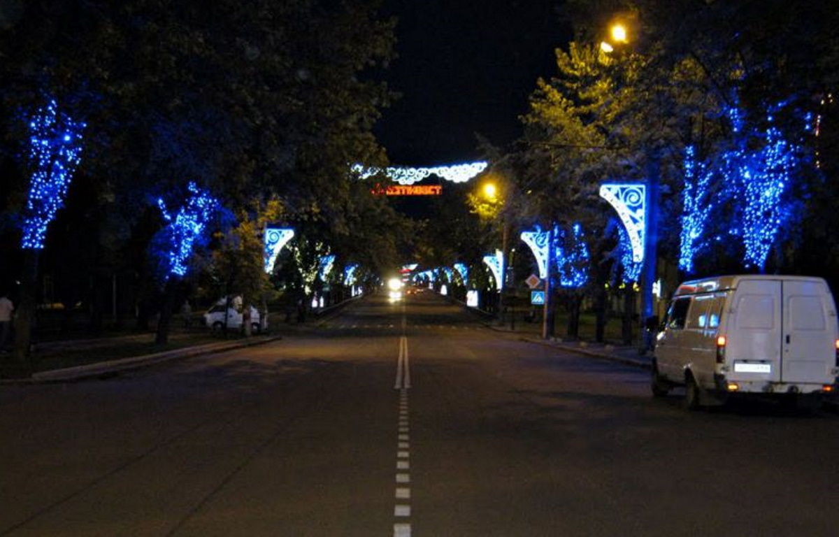 Улица Мусоргского ночью.