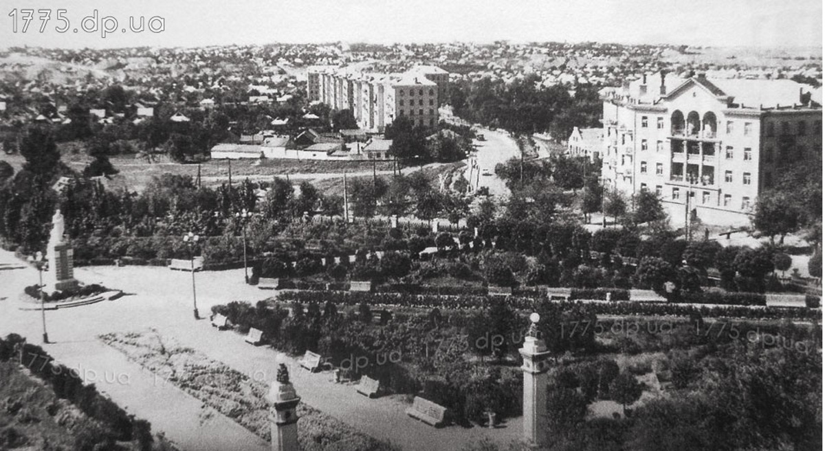 Площадь Сталина в начале 50-х годов.