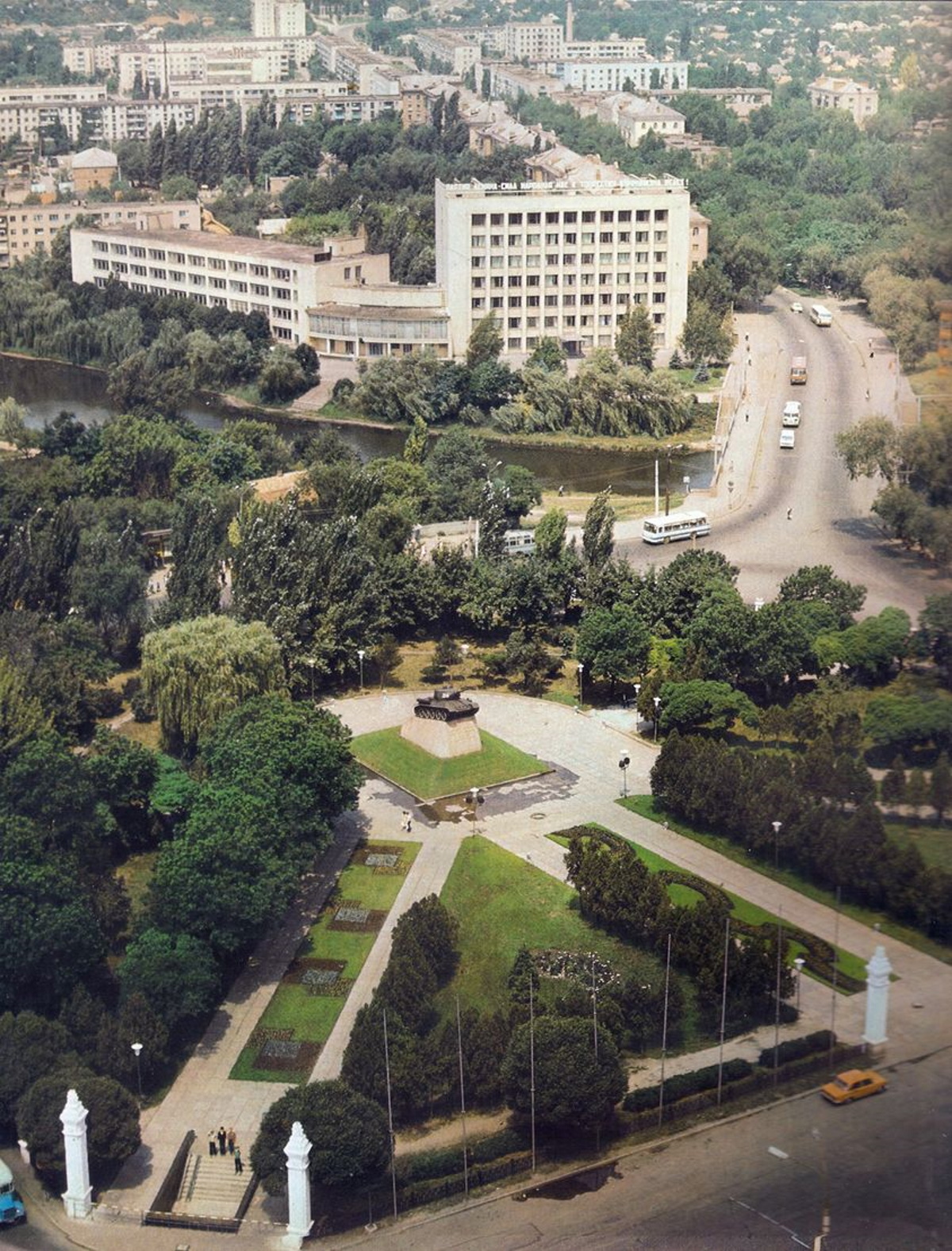 Площадь Освобождения 1983 год.