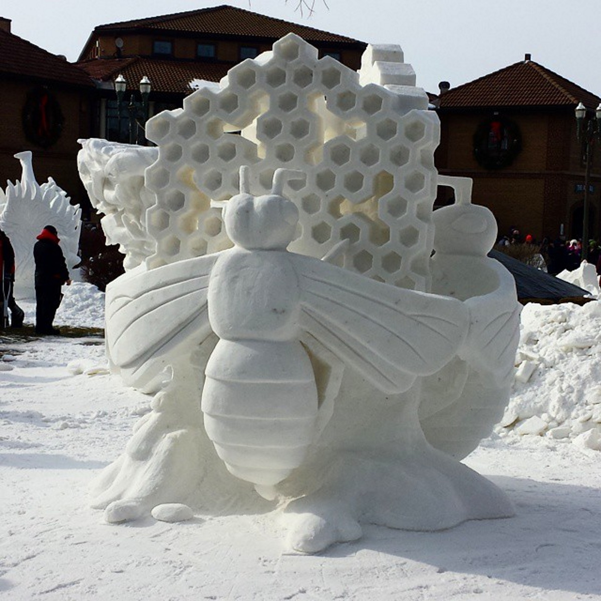 Снежные фигуры. Оригинальные снежные фигуры. Необычные фигуры из снега. Оригинальные снежные скульптуры. Оригинальные фигурки из снега.