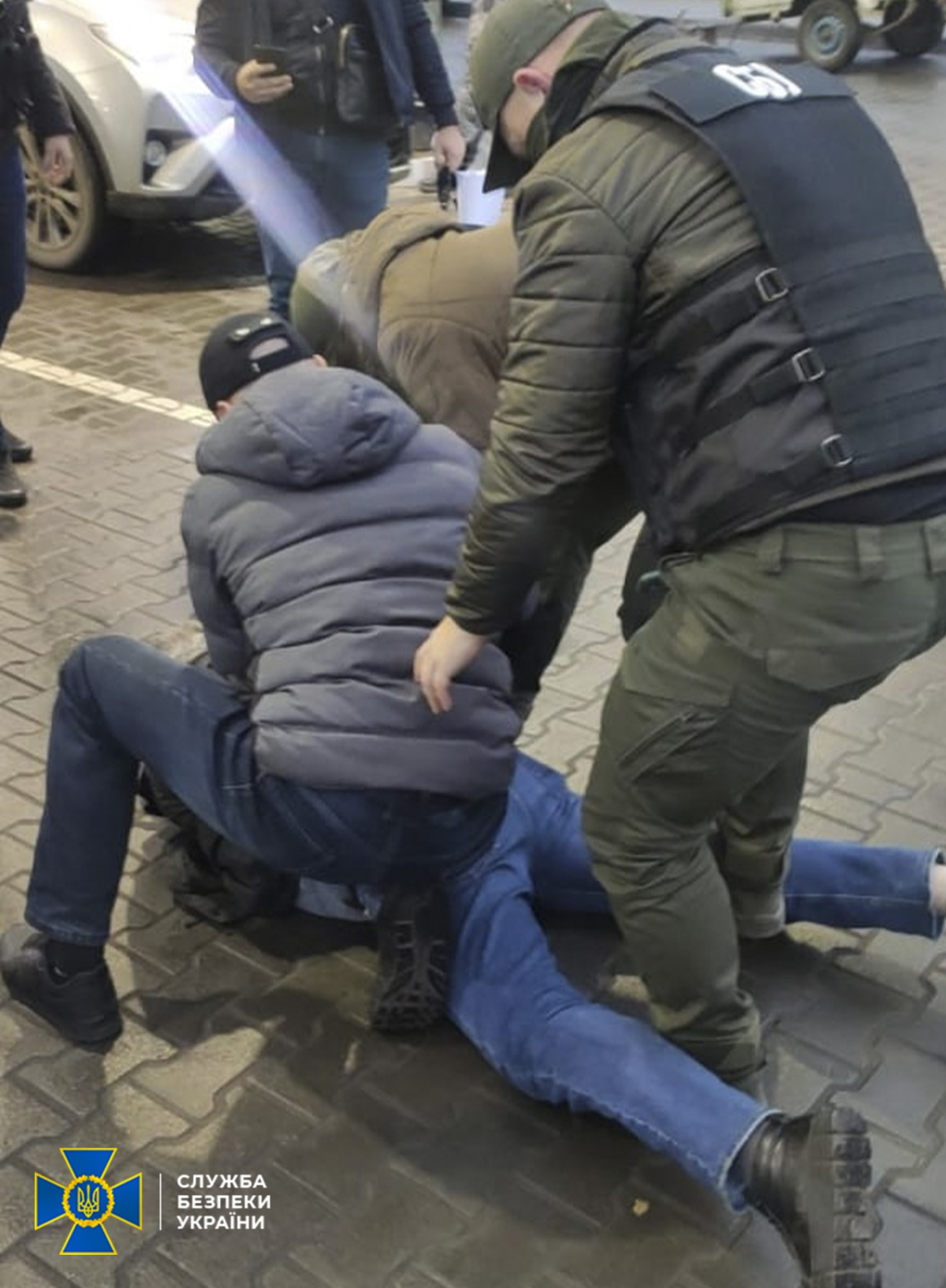 Правоохранители задержали злоумышленника во время передачи ему 70 тыс. гривен