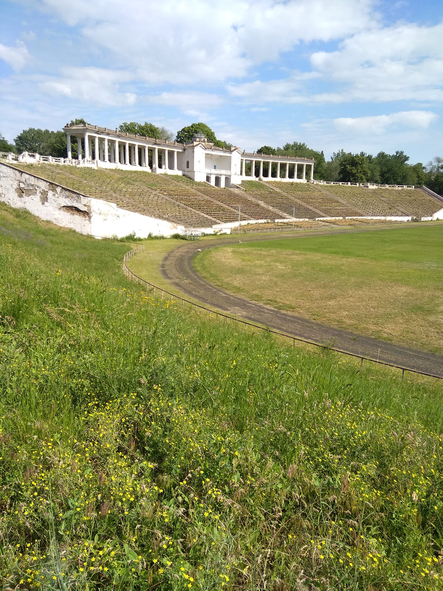 Так выглядит стадион в парке Шахтерский в наши дни