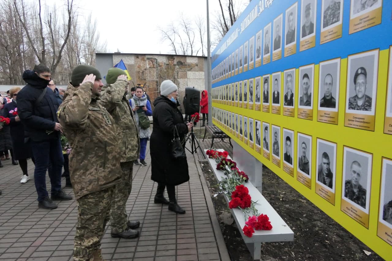В Кривом Роге почтили память украинских бойцов, погибших под Дебальцево