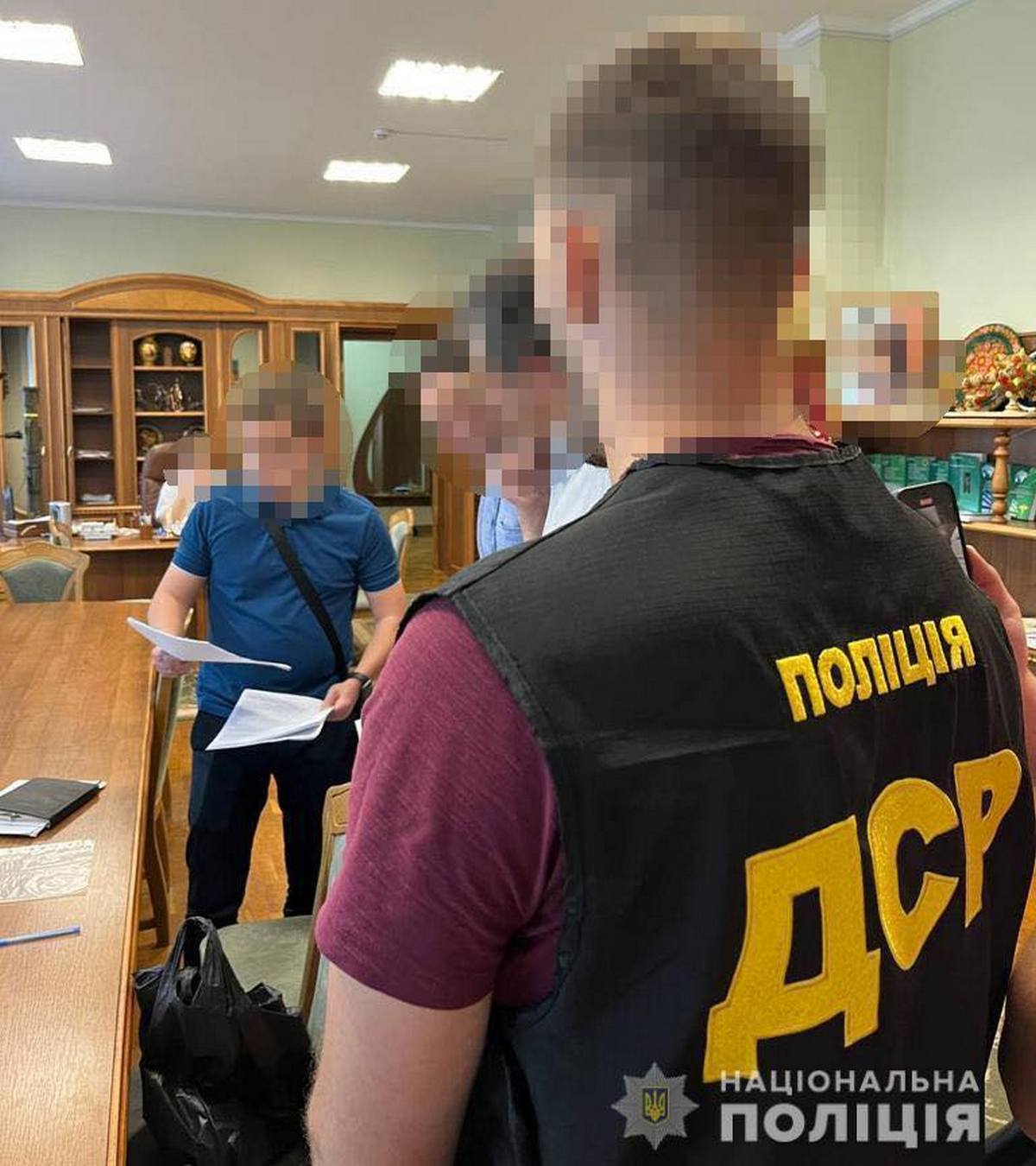 Правоохранители Днепропетровской области сообщили о подозрении ректору одного из университетов Днепропетровской области и руководителю подрядной организации.