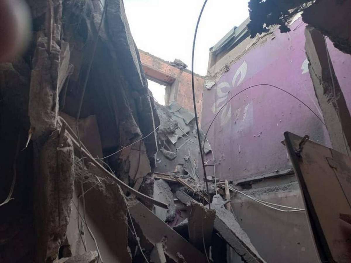 Пошкоджені 12 п’ятиповерхових будинків, школа та будівля ПТУ