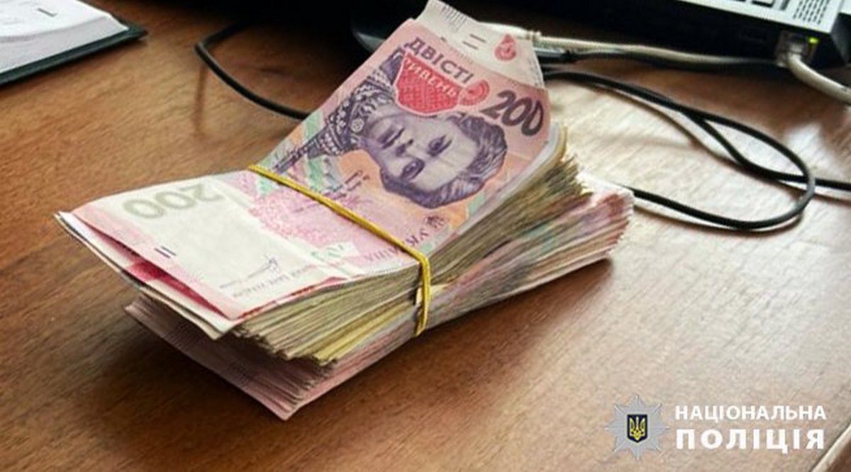 Під час передачі хабаря в сумі 32000 гривень чоловік був затриманий