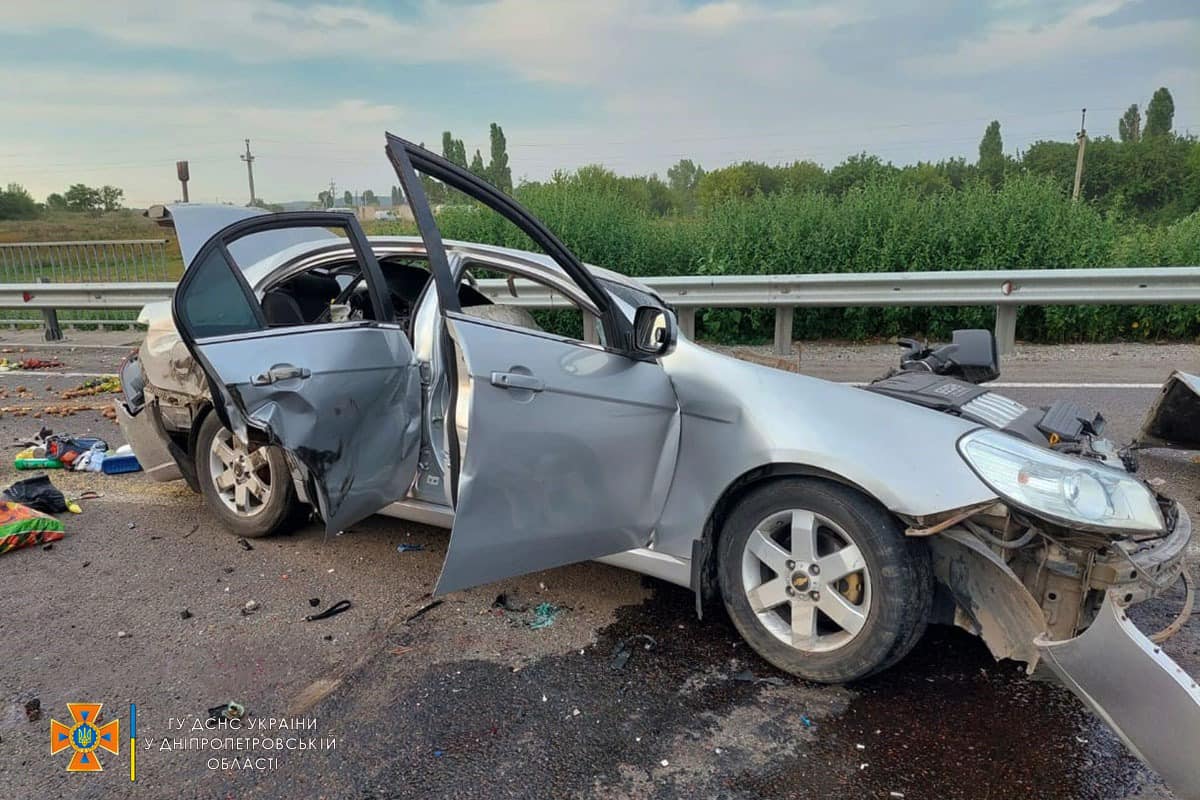 Водій та пасажири загинули на місці