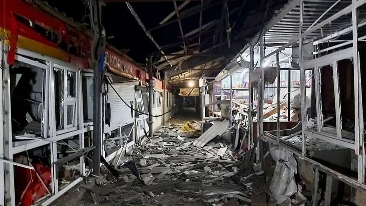 Обстрілами зруйновані магазини