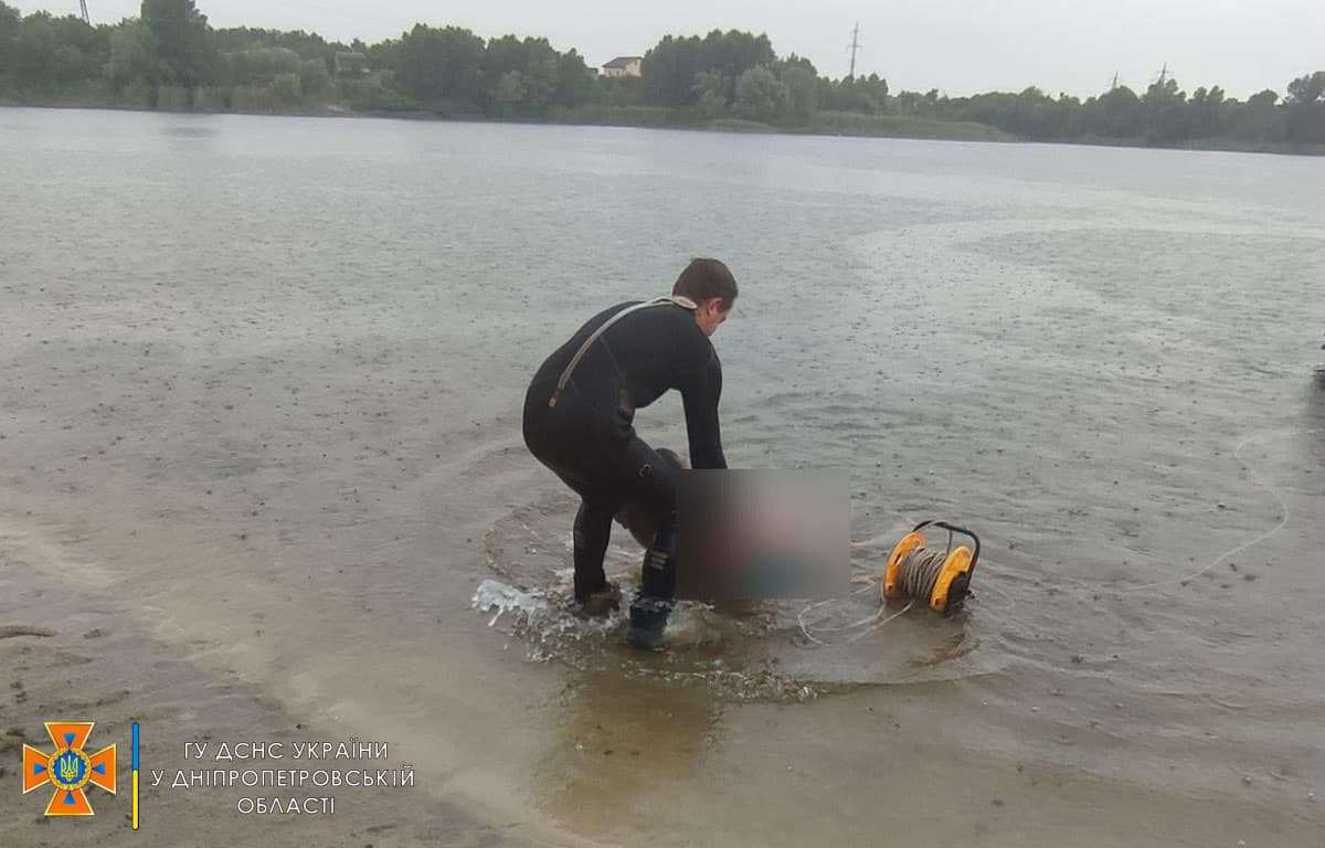 Тіло виявлено на глибині 4 метри та на відстані 20 метрів від берега.