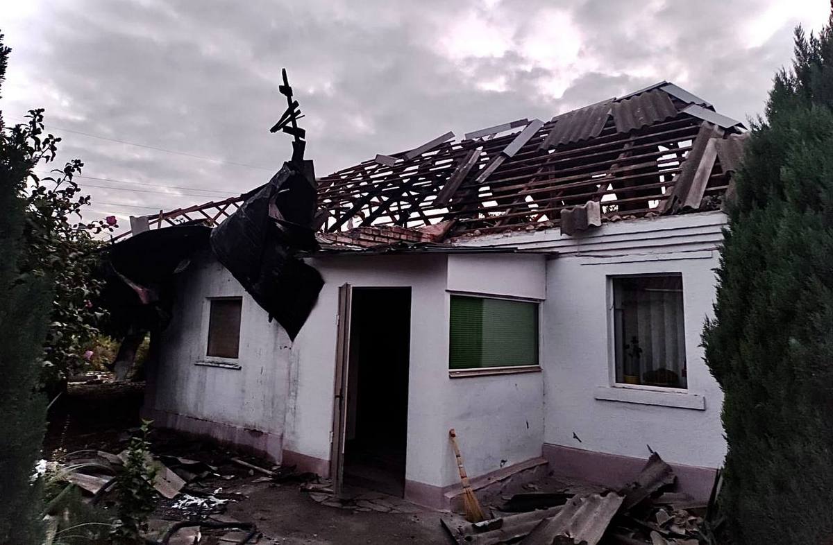 Всього пошкоджено 18 житлових будинків, де мирно спали цивільні люди.