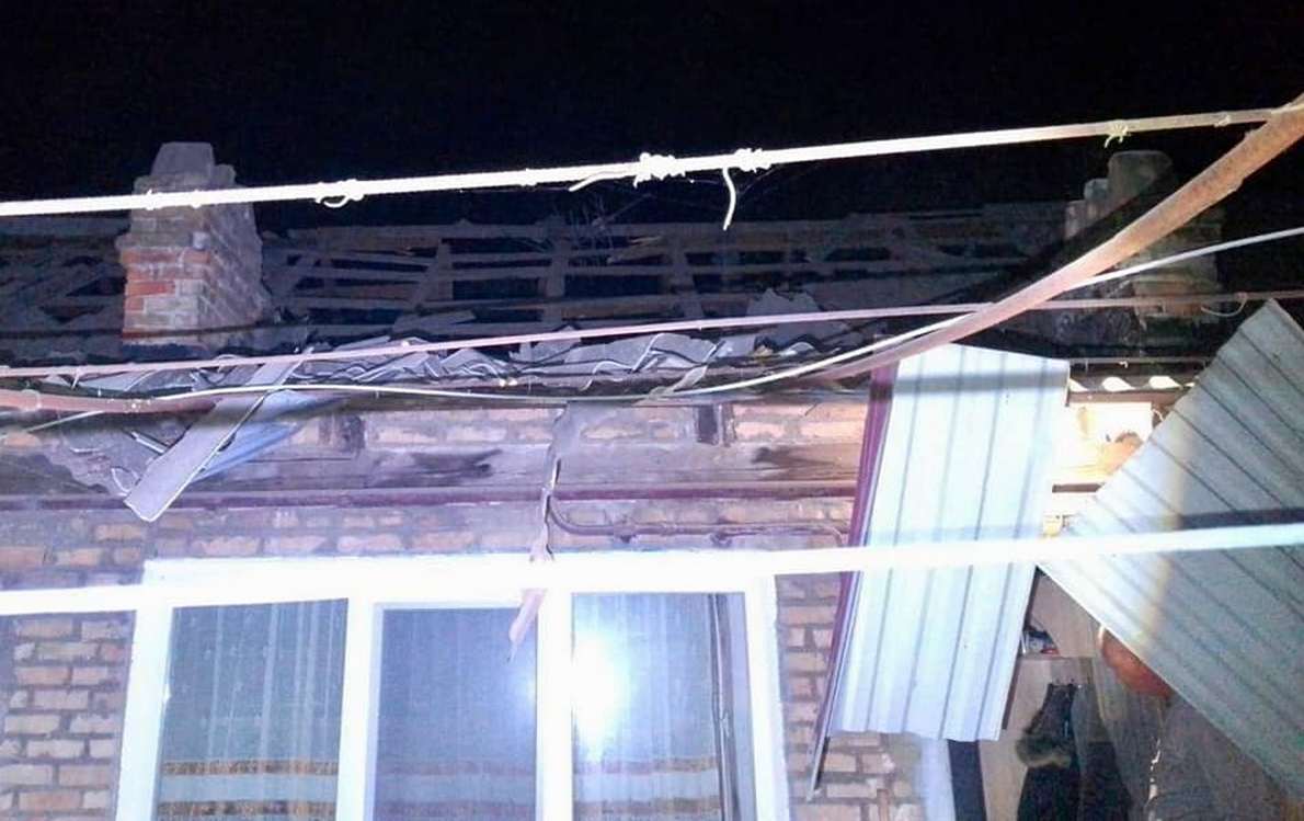 У багатьох приватних будинках зруйновані дахи