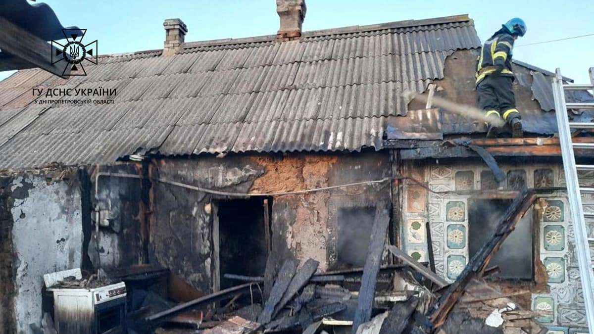 Вогнем знищено домашнє майно, веранду, двері та вікна одного з помешкань.