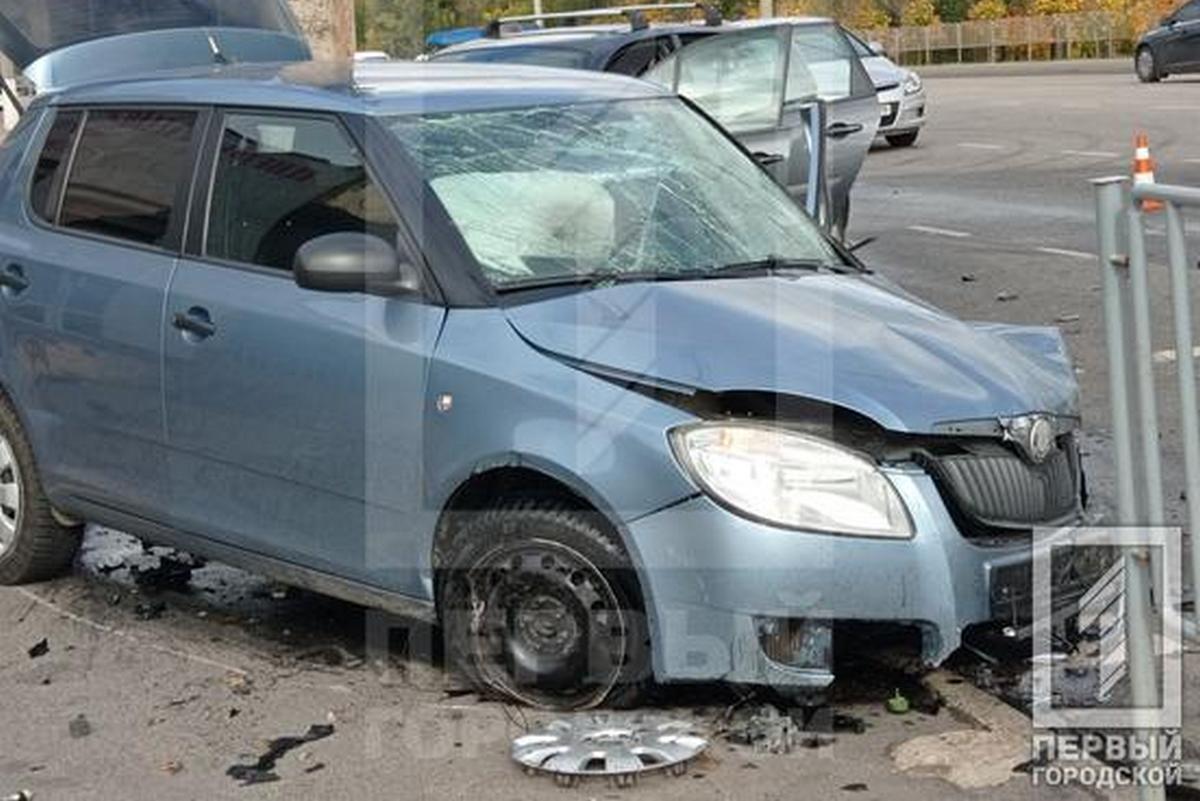 Водій Skoda Fabia серйозно травмувався.