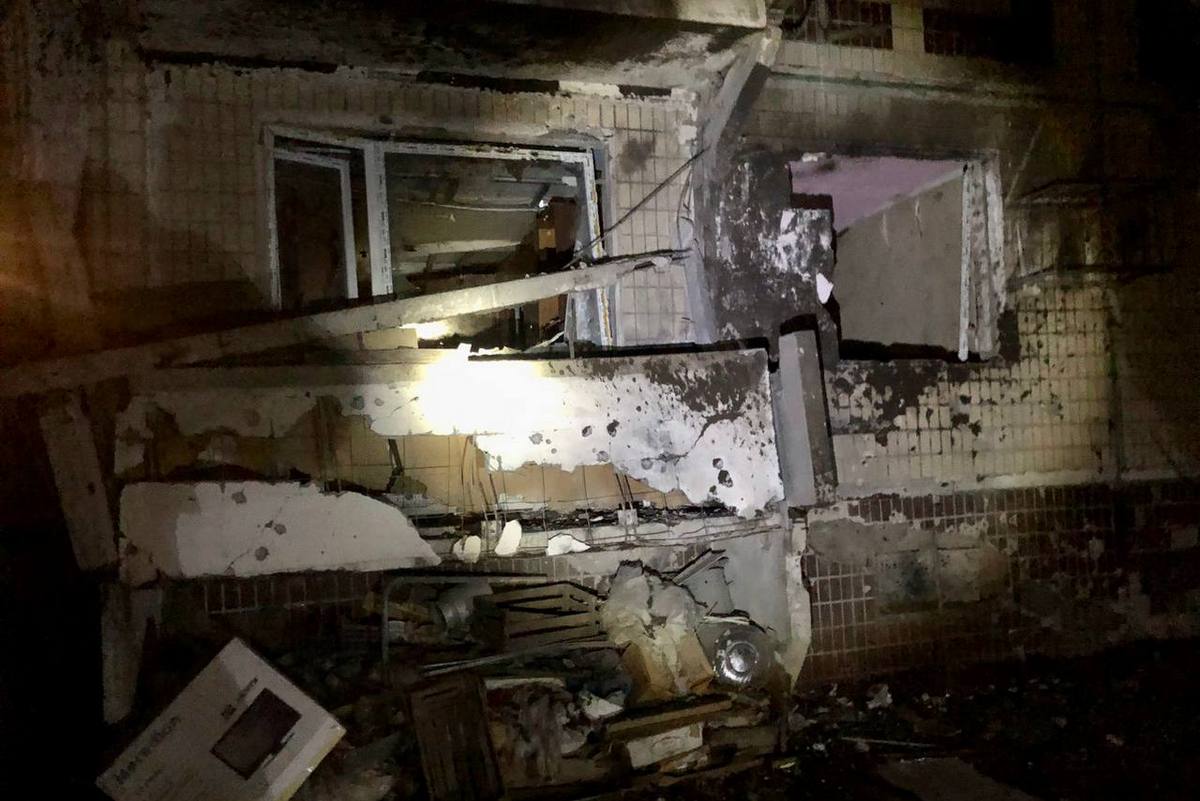 У Нікополі пошкоджені чотири п'ятиповерхові будинки