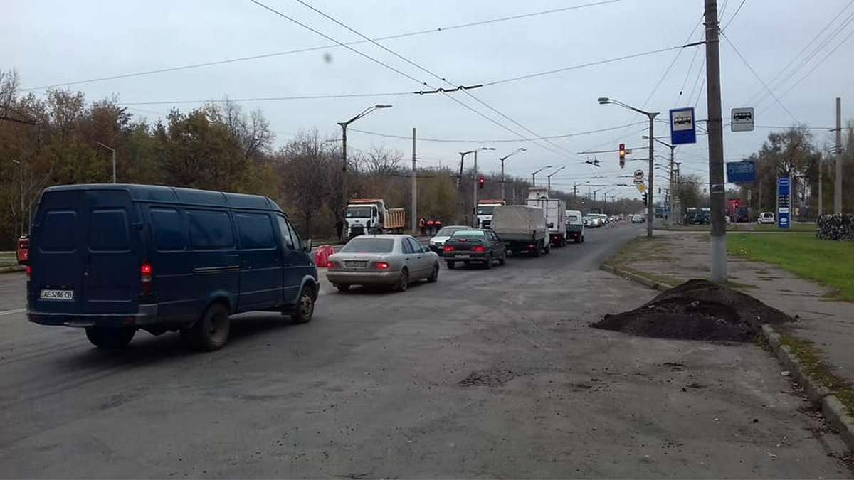 На перехресті вулиць Дніпровське шосе та Пуріна тривають ремонтні роботи