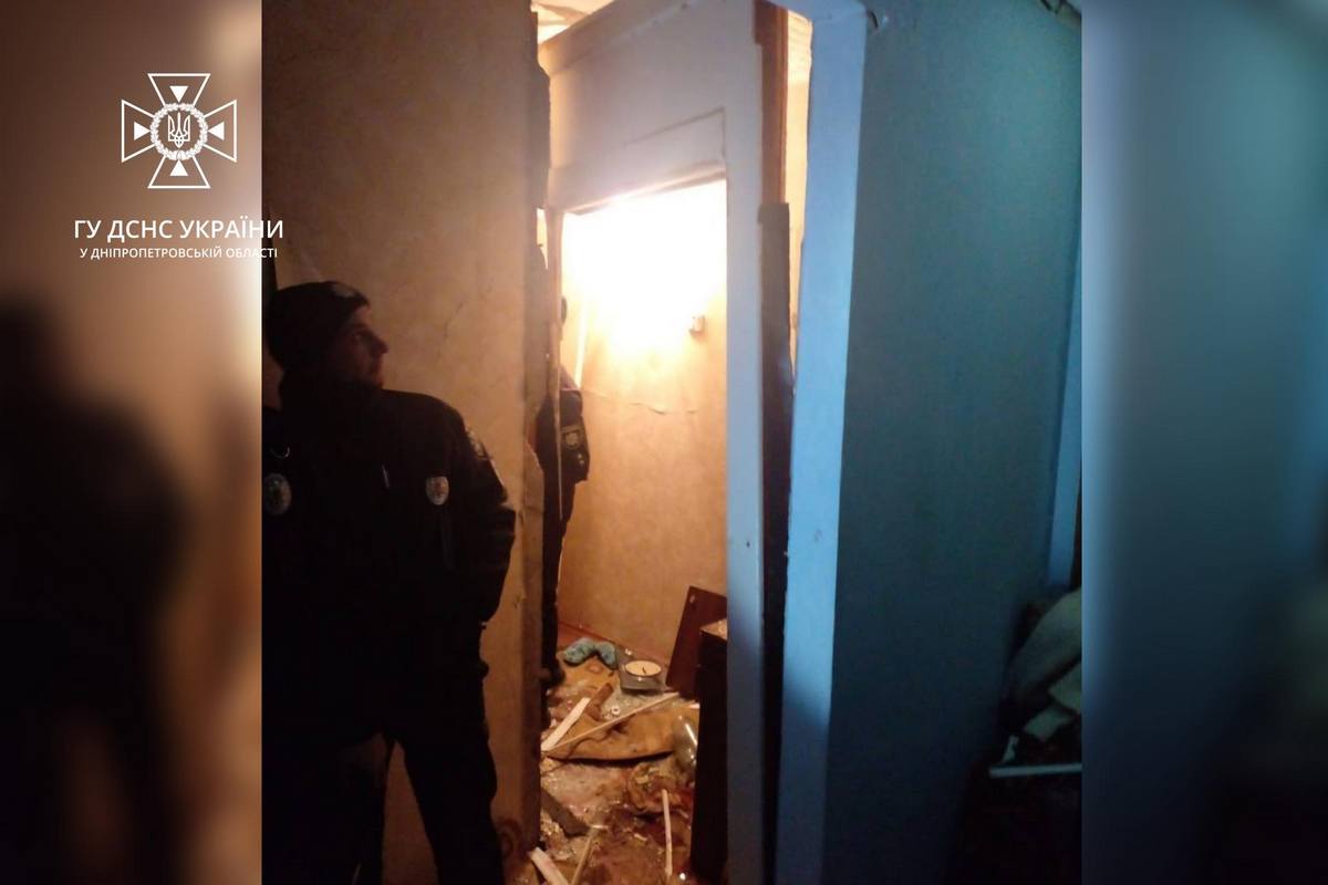 Внаслідок події пошкоджено стіни між сусідніми квартирами, а також виникли тріщини на міжповерховому перекритті.