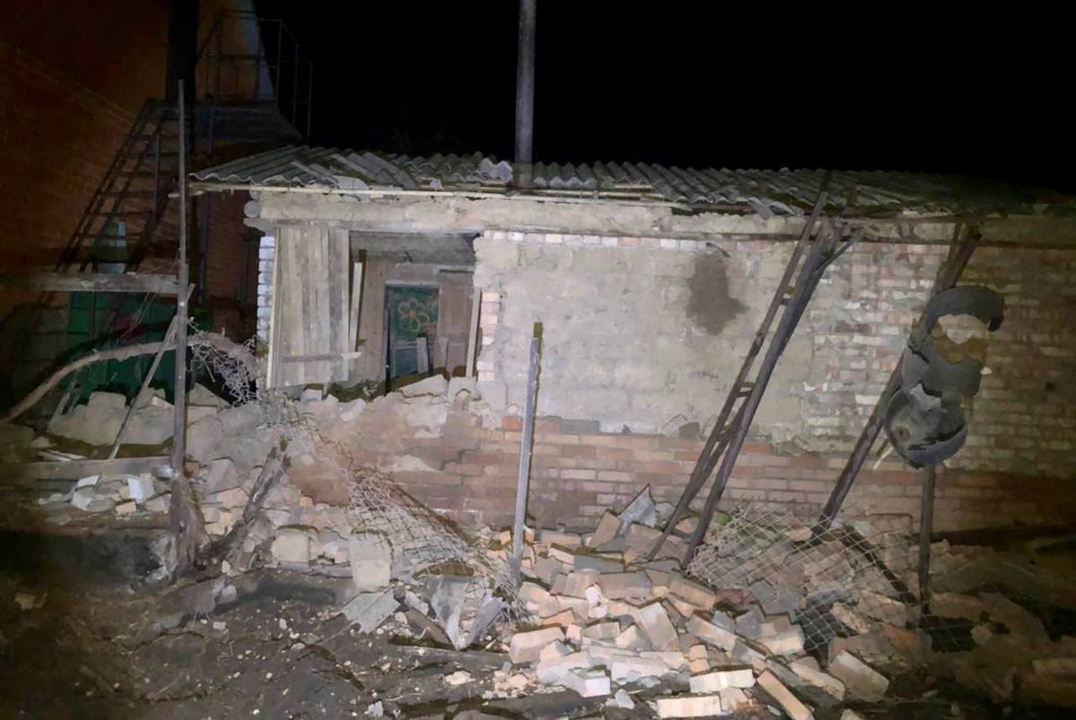 У Нікополі внаслідок обстрілу знищено дві господарські споруди