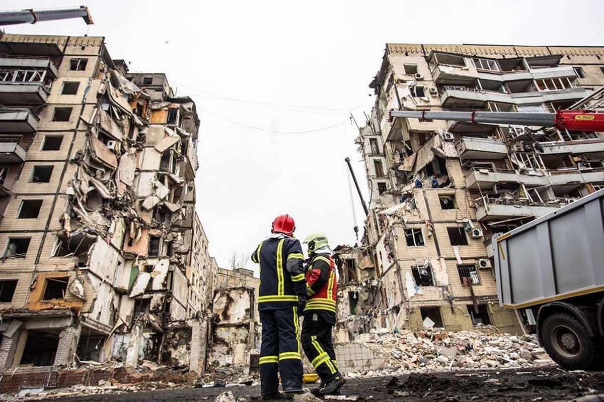 Рятувальна операція на зруйнованому російським обстрілом будинку триває вже понад 63 години
