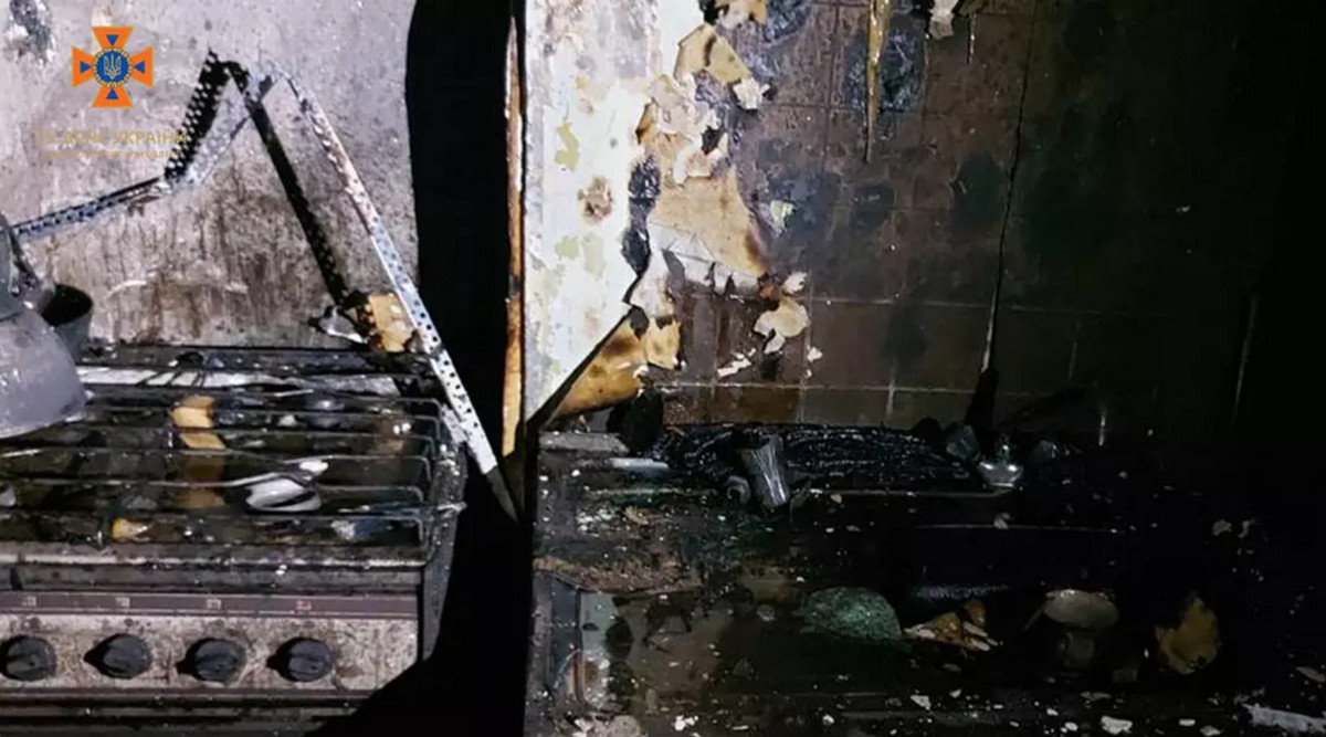 Вогонь встиг пошкодити меблі, домашні речі та внутрішнє облицювання стін та стелі