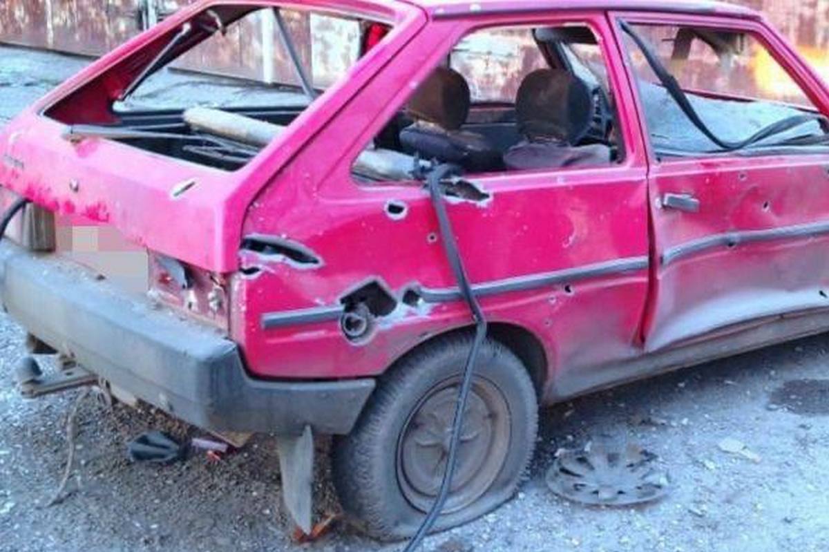 Пошкоджено російським обстрілом авто