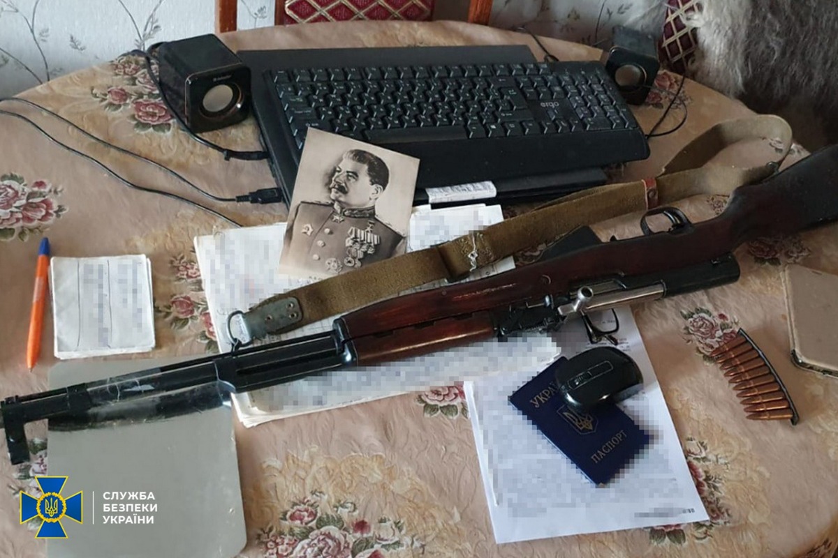 Правоохоронці знайшли незареєстровану зброю та боєприпаси