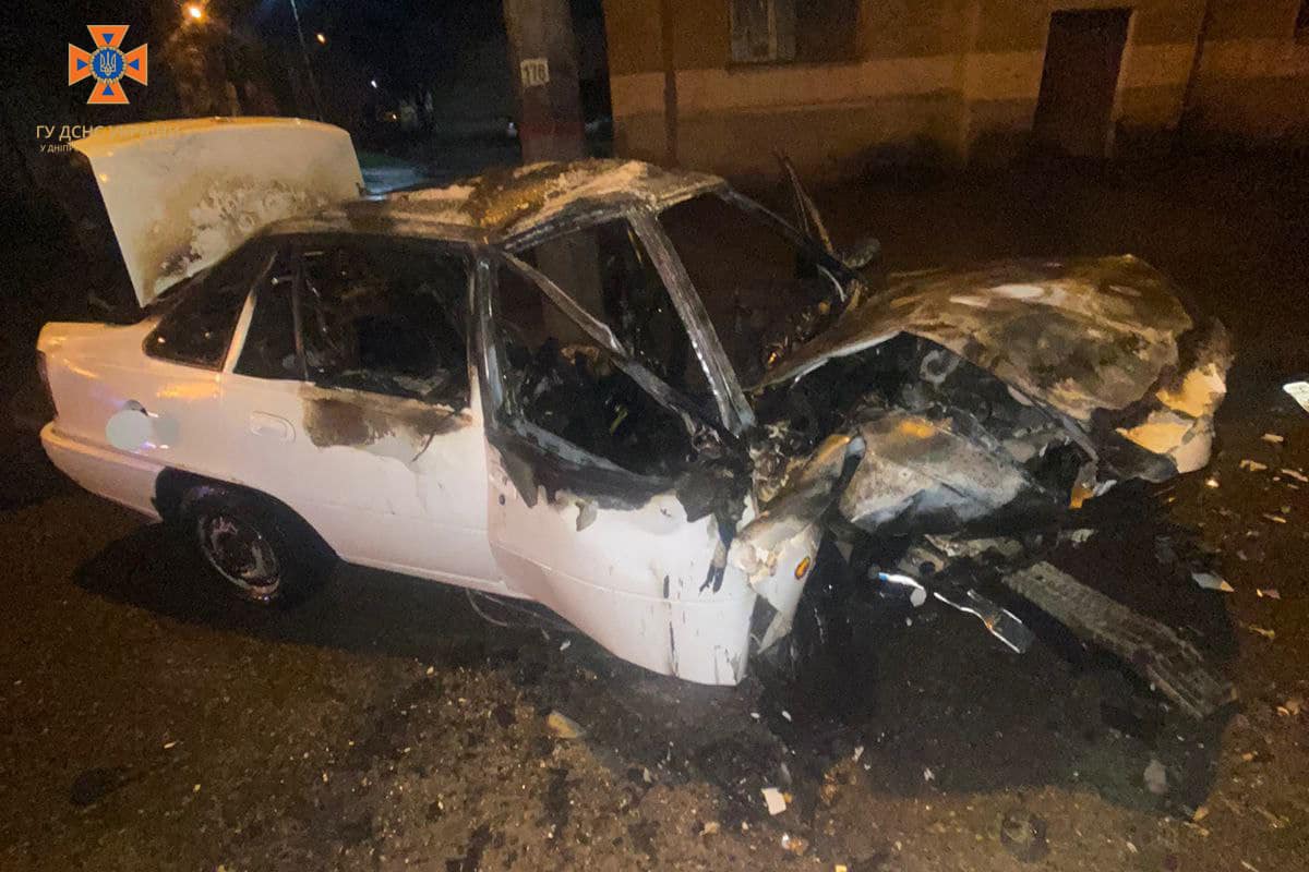 Вогонь встиг майже повністю знищити легковий автомобіль Daewoo Nexia.