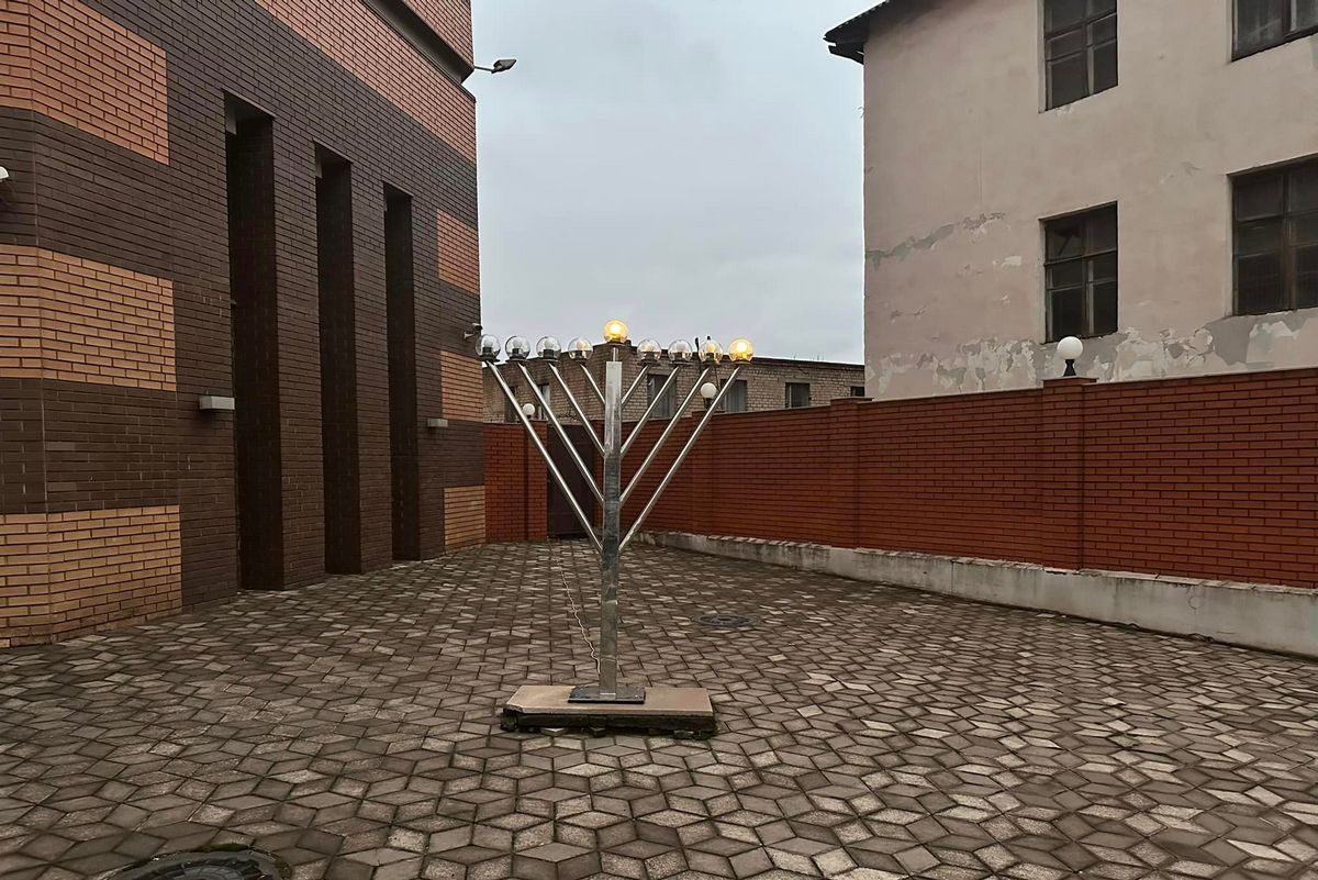 Внутрішній дворик синагоги