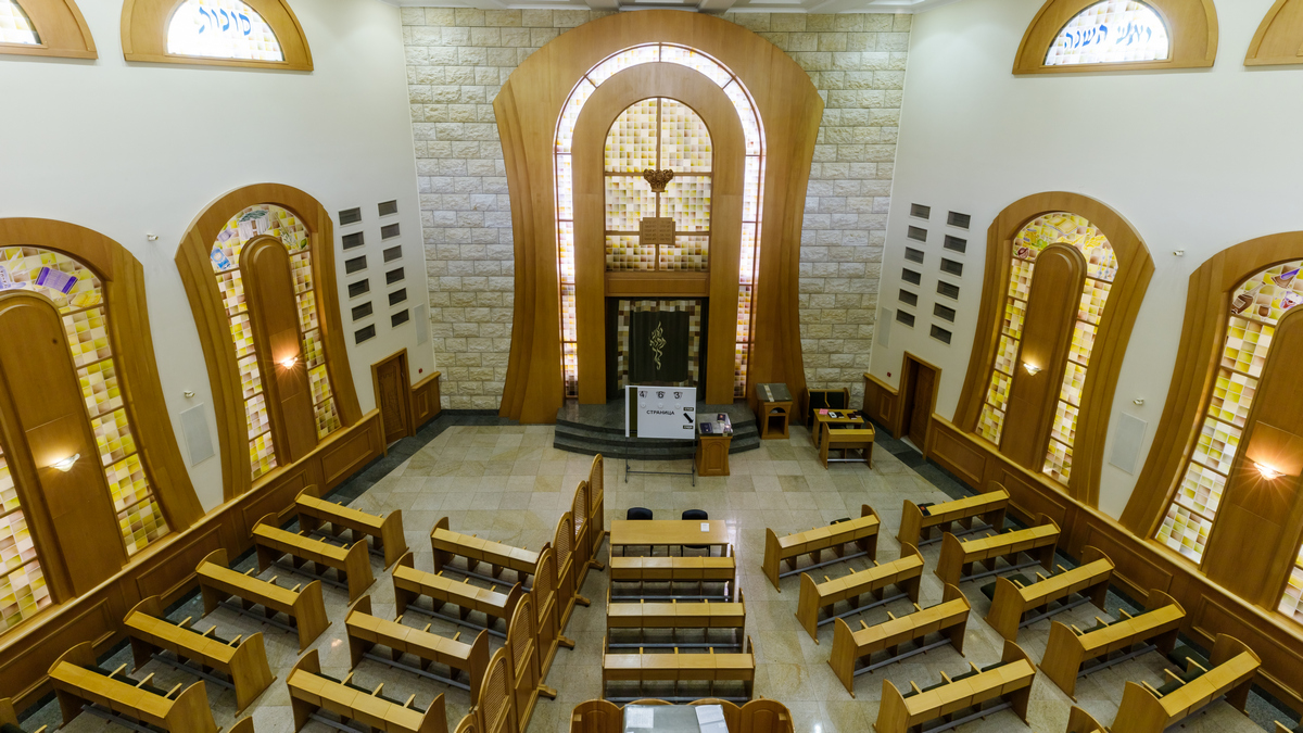 Так виглядає головний зал криворізької синагоги