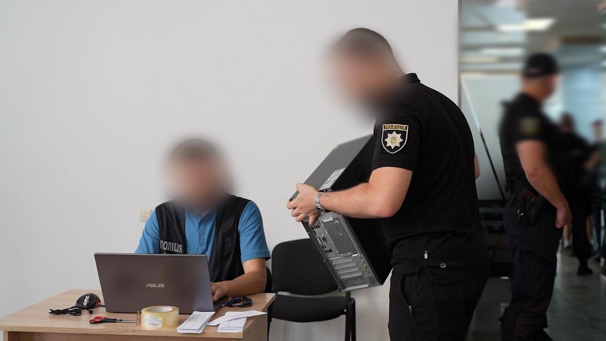 Кіберполіція України припинила діяльність шахрайських coll-центрів у трьох областях України.