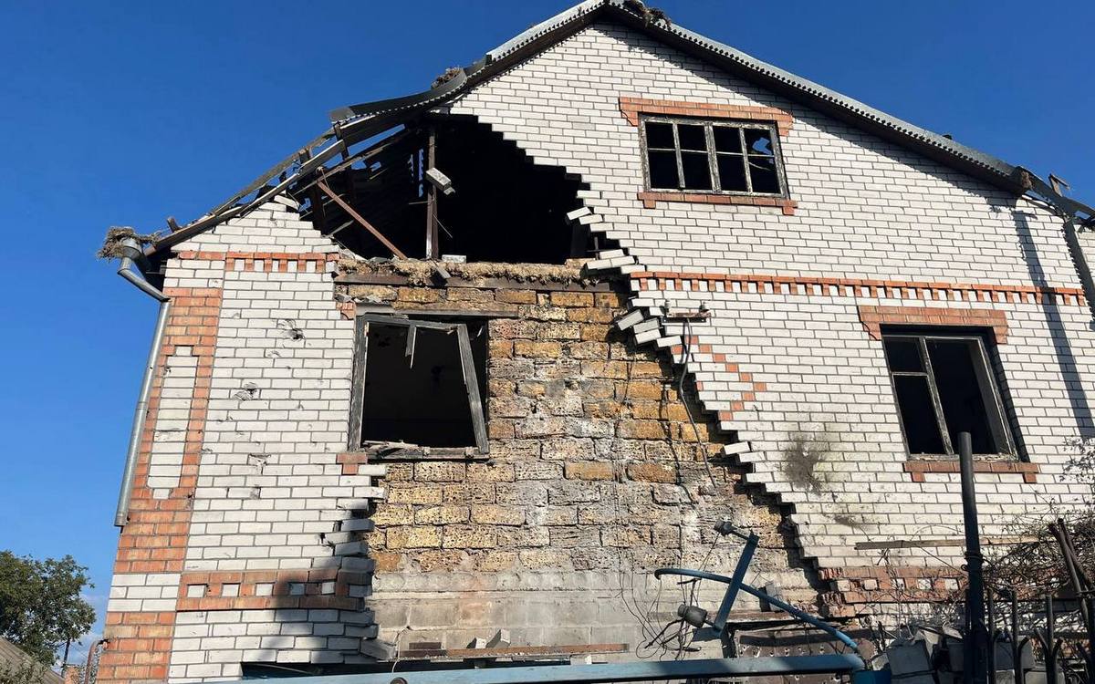 Будинок, пошкоджений російським обстрілом
