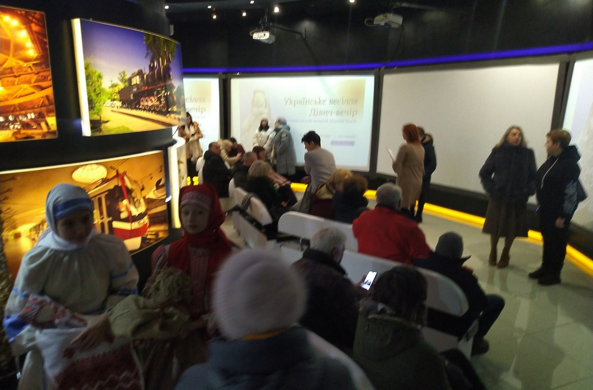 2 січня у відеогалереї міського історико-краєзнавчого музею на проспекті Металургів відкрилася перша у цьому році виставка.