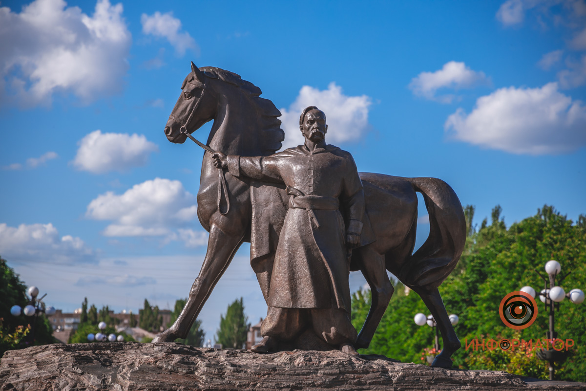 Пам'ятник козаку Рогу